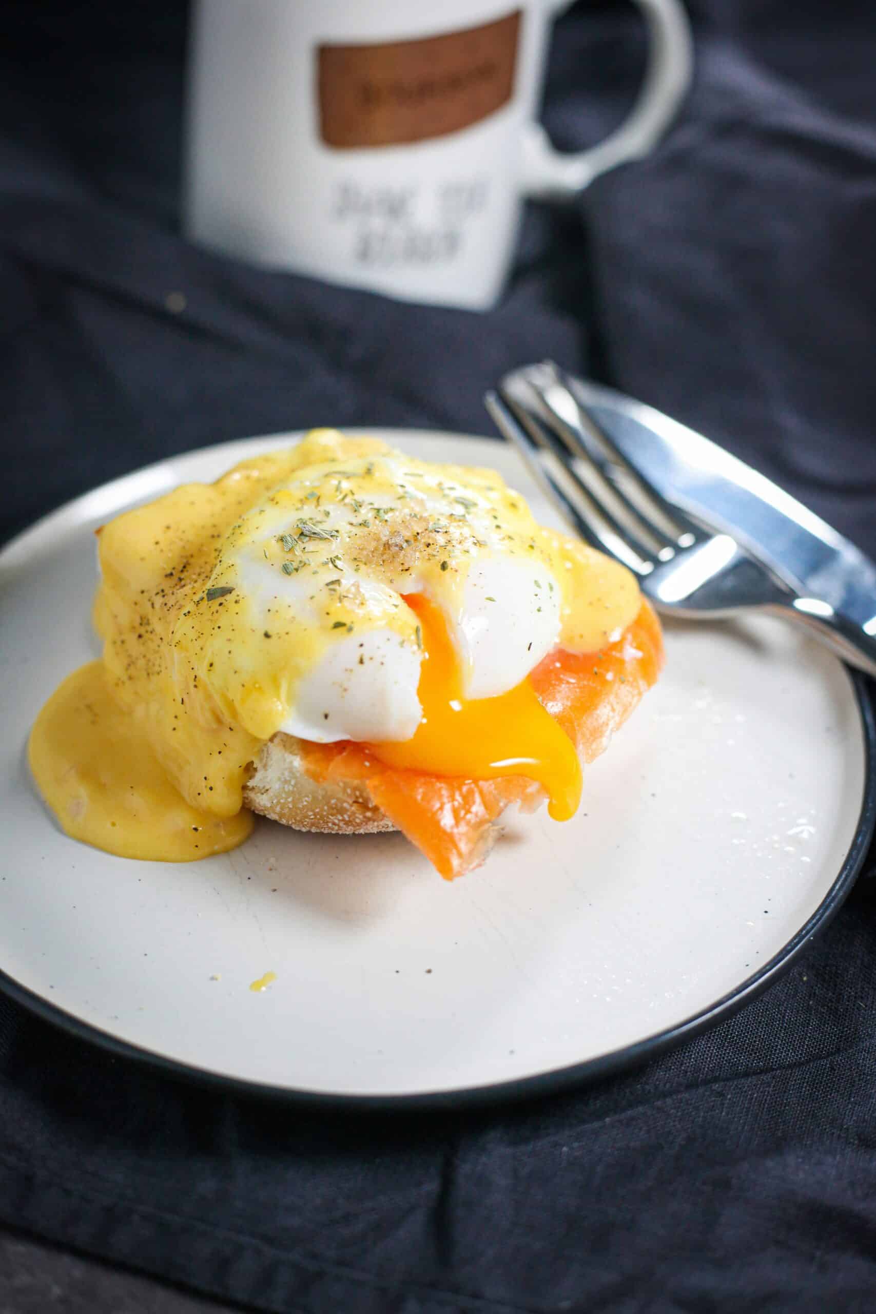 A close-up of eggs benedict with smoked salmon on an English muffin, illustrating a nutrient-rich breakfast option for supporting endometriosis relief through diet. - Rachael Haverland Site A close-up of eggs benedict with smoked salmon on an English muffin, illustrating a nutrient-rich breakfast option for supporting endometriosis relief through diet.