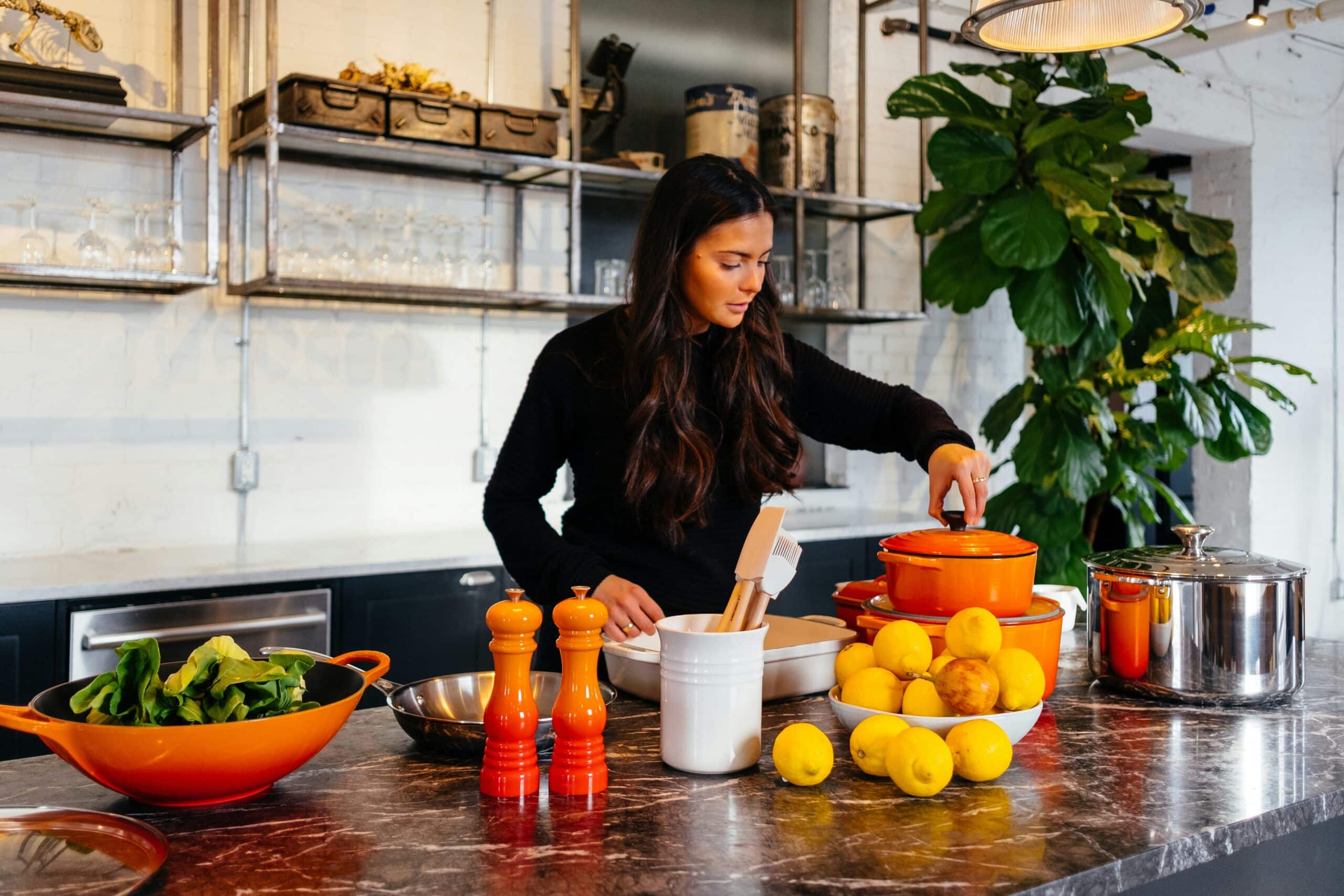 a woman doing meal prep in the kitchen - Rachael Haverland Site a woman doing meal prep in the kitchen