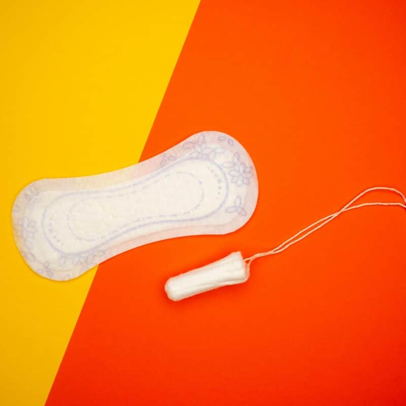 a picture of a pad and a tampon