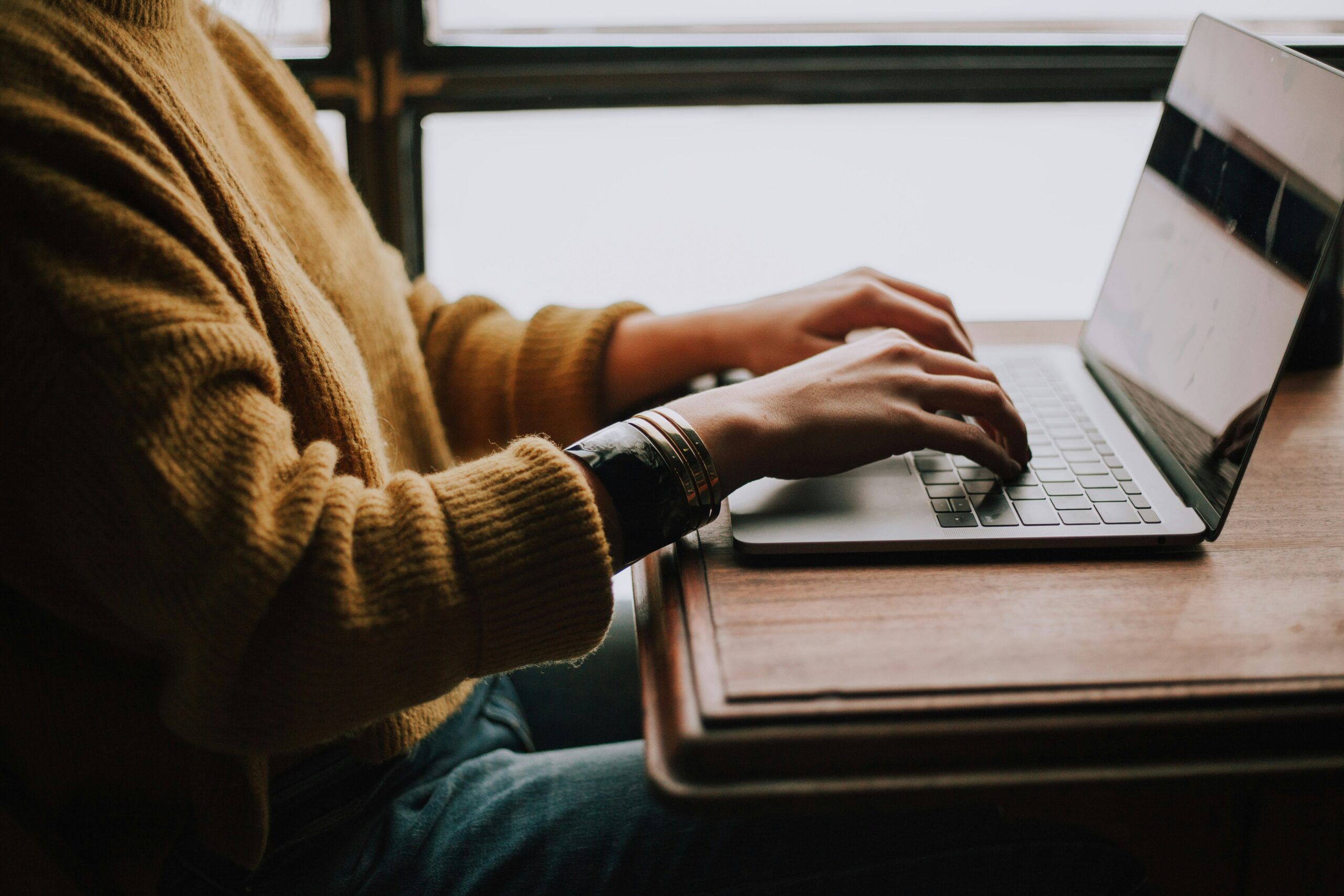 A woman looking for a endometriosis specialist online - Rachael Haverland Site A woman looking for a endometriosis specialist online