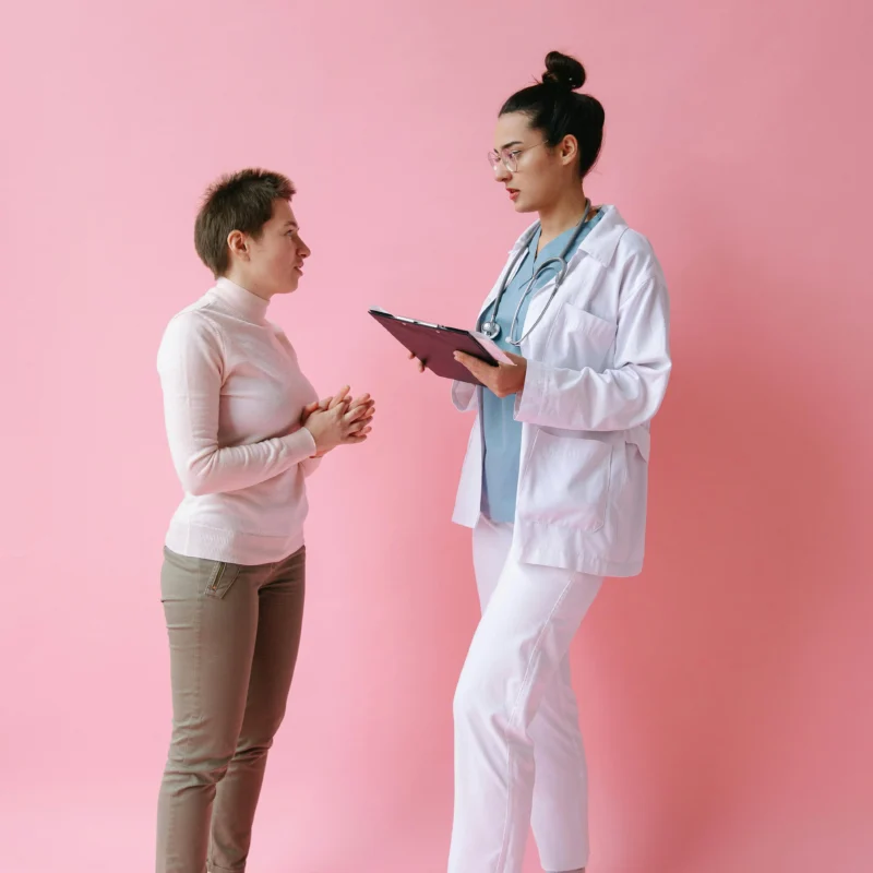 An endometriosis patient speaking to her doctor