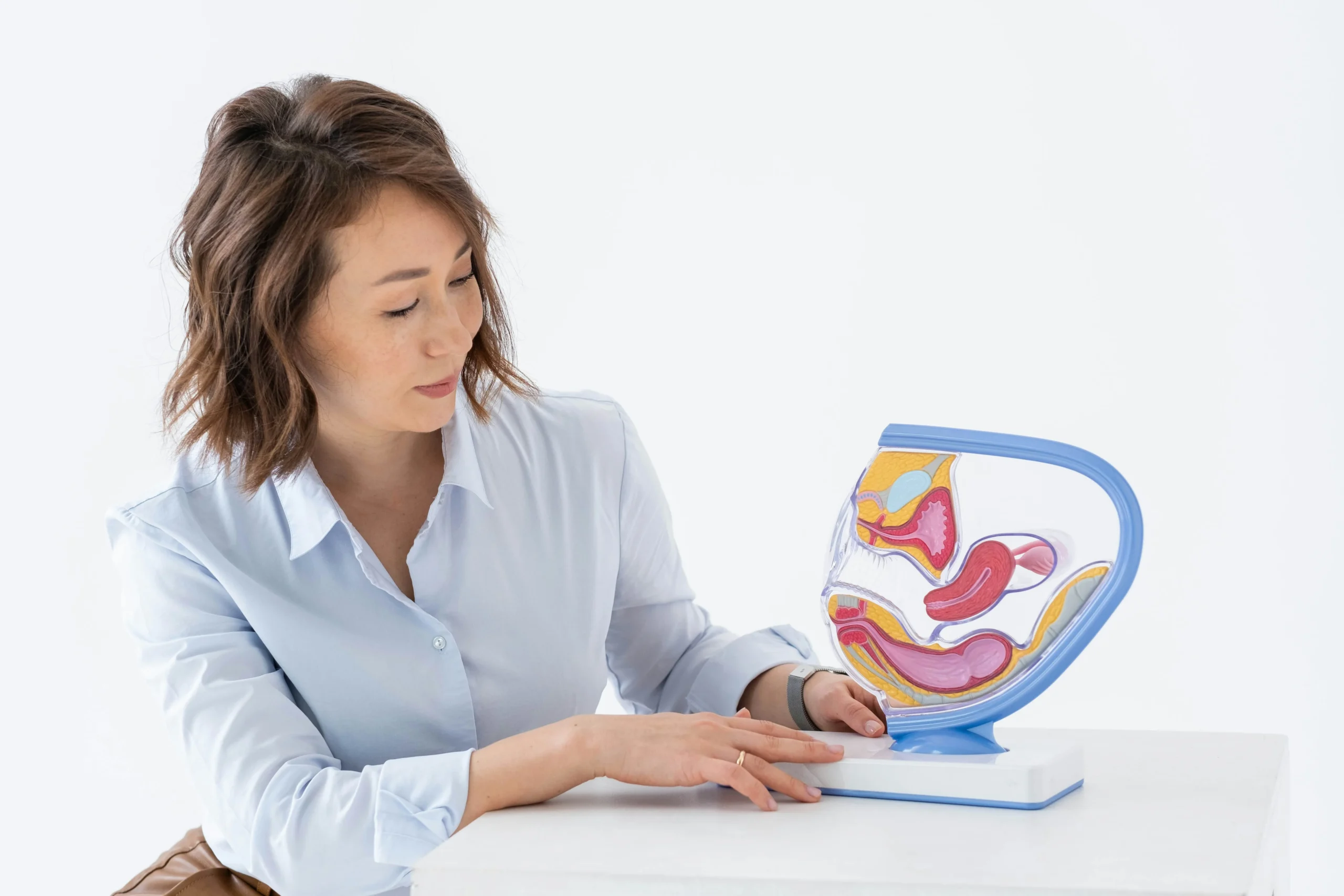 Medical diagram showing endometriosis near the rectum and vagina