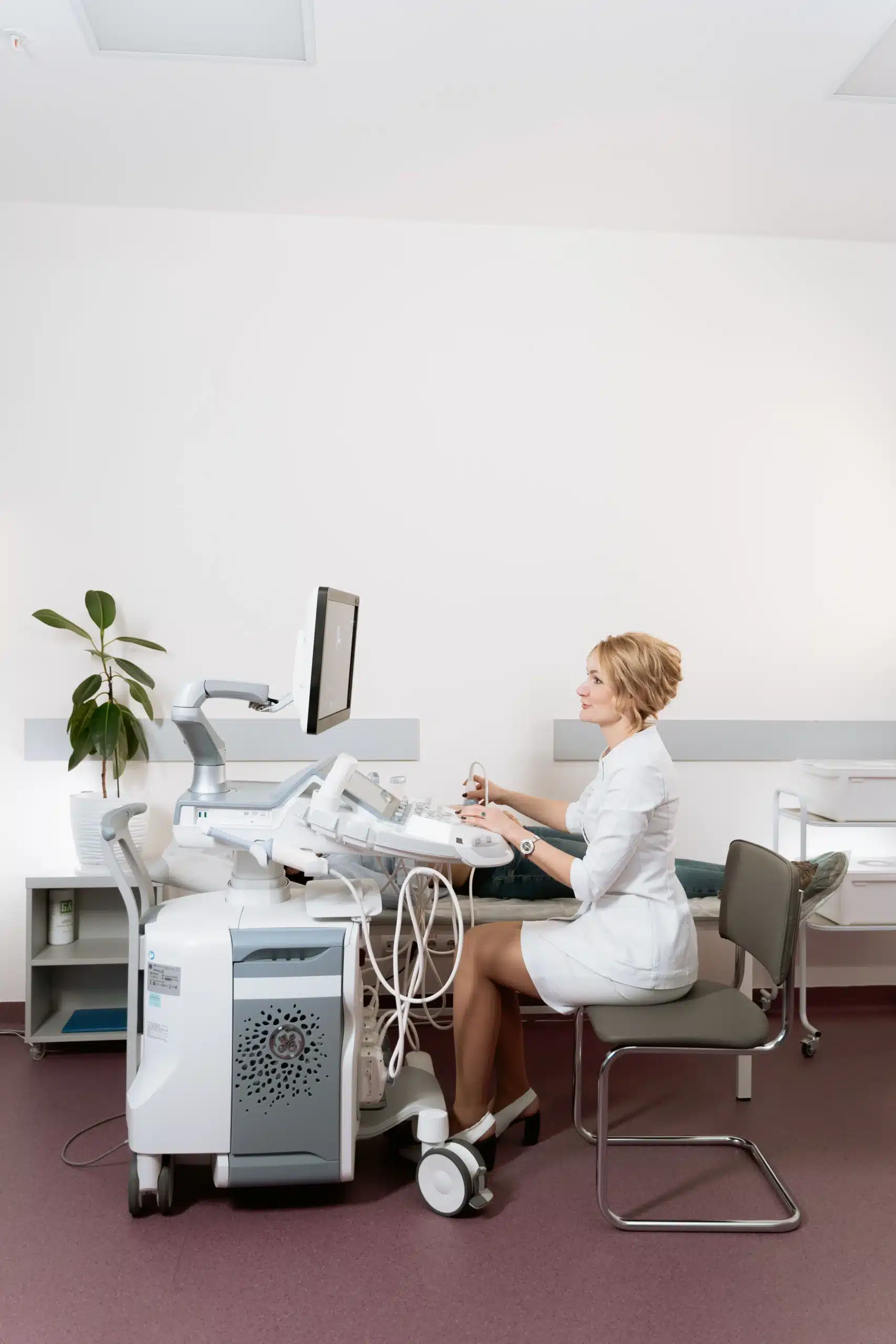 78edfaaf b894 4343 b0b1 e693d04ae168webp - Rachael Haverland Site A lab technician using an ultrasound machine
