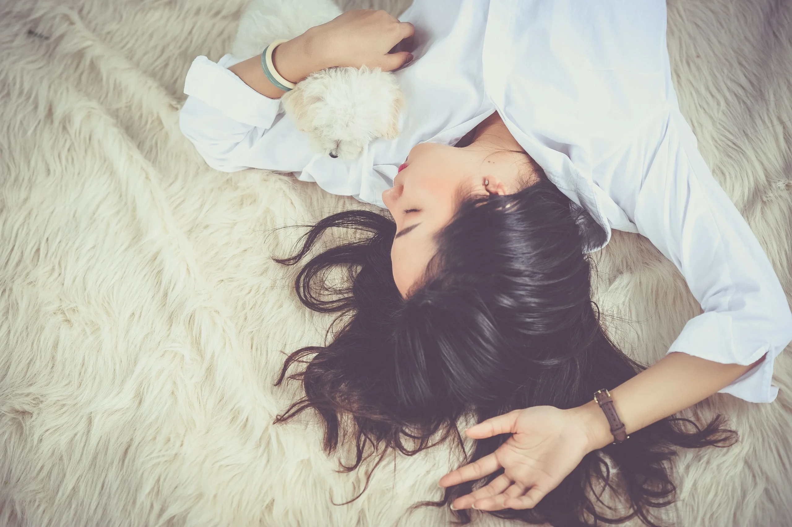 c2fc61a8 c7f8 4551 b61e 3cb08c39ebc8webp - Endometriosis Center of Excellence A woman laying on bed